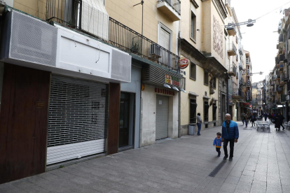 El carrer del Carme i el tram final de Sant Antoni són dos de les vies de l’Eix amb més locals buits.