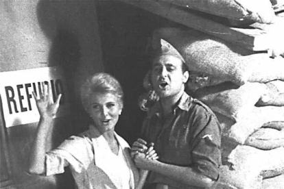 Mabel Karr y Jesús Puente rodando en el Cine Fémina.