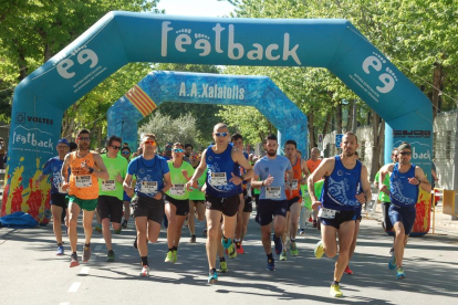 Un grup de corredors, ahir a Mollerussa durant la Marxa contra el Càncer.
