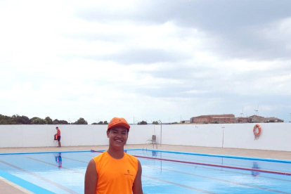 El socorrista de la piscina municipal de Sant Guim de Freixenet.