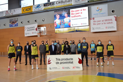 Les jugadores del Cadí la Seu van participar ahir en la presentació de la campanya “Bo per a tu. Bo per a tothom”, ahir al Palau d’Esports.