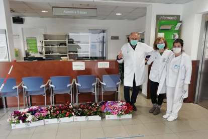 Una floristeria reparteix plantes als CAP de Lleida