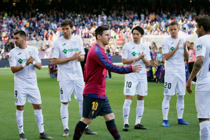 Los jugadores del Getafe hicieron el pasillo al Barça como campeón de Liga.
