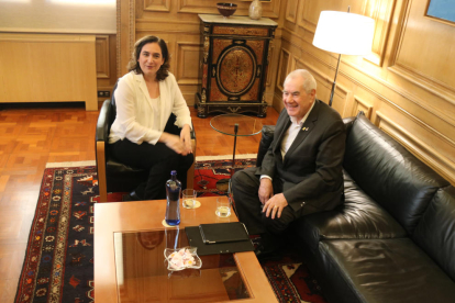 La alcaldesa de Barcelona, Ada Colau, y el líder de ERC en la ciudad condal, Ernest Maragall, ayer.