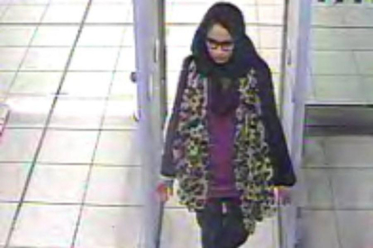 Imagen de la joven en el aeropuerto cuando huyó en 2015.