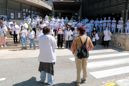 Trabajadores del Hospital Santa Maria de Lleida reclaman a Salud que la paga extra no 