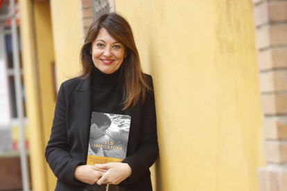 Pilar Romera va presentar ahir a Lleida la seua novel·la ‘Els impostors’.