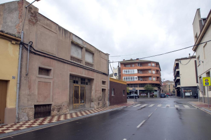 El casal parroquial está situado en la avenida de Solsona.