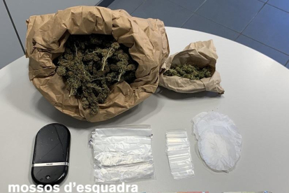 En el piso hallaron marihuana valorada en 4.750 euros.