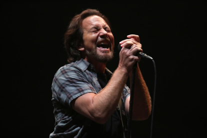 El cantante Eddie Vedder, al frente de la banda Pearl Jam.