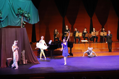 Ballet de Barcelona y LleidArt Ensemble, ayer en el Auditori.