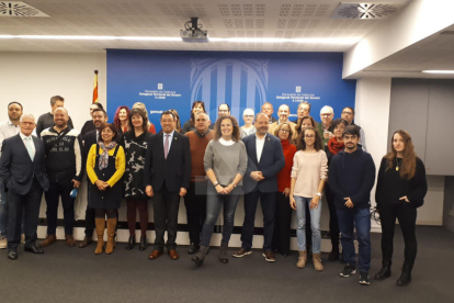 Foto de familia del encuentro de Navidad con los medios en la delegación del Govern en Lleida.