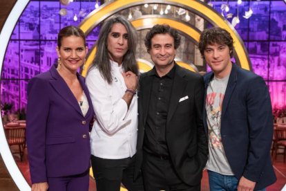 El jurat, amb el músic i estrella televisiva Mario Vaquerizo.