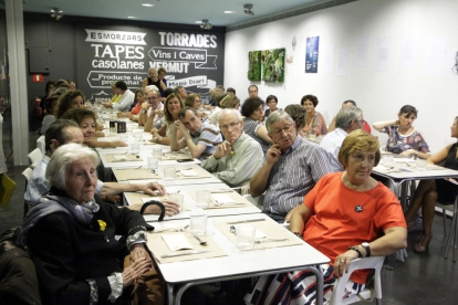 La cena homenaje congregó en Lleida a unas 60 personas.