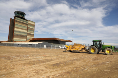 Treballs aquesta setmana a Alguaire per ampliar la plataforma d'estacionament d'avions