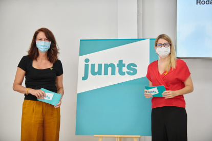 Marta Madrenas i Elsa Artadi van presentar el logotip de Junts.