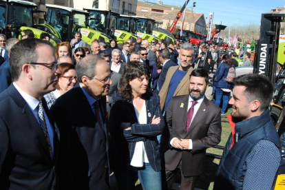 Rosa Maria Perelló, Joaquim Torra, Teresa Jordà, Marc Solsona i Poldo Segarra, al Saló del Tractor.