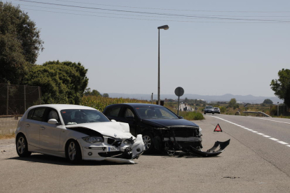 Els dos vehicles accidentats ahir a Juneda.