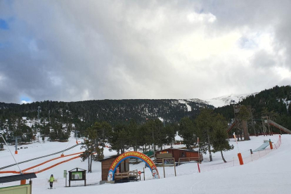 Els hotels del Pirineu podran atendre els clients però no obrir els restaurants de nit.