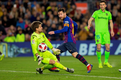 Leo Messi, que ahir va jugar de fals ‘9’, no va faltar a la cita amb el gol.
