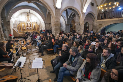 La iglesia de Santa Maria de Vilagrassa acogió el primer concierto de este ciclo musical. 