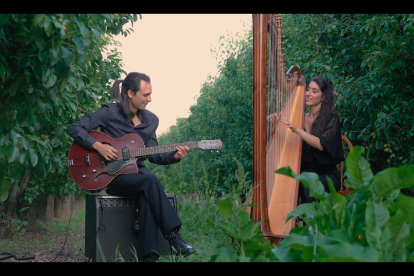 Ivan Gràcia y Berta Puigdemasa, en el vídeo del concierto.