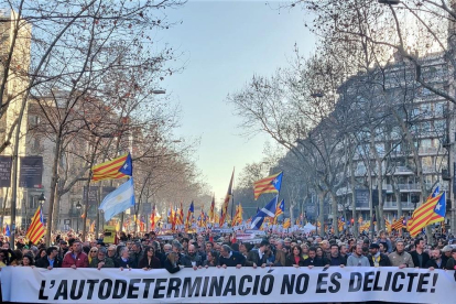 La plana major de l’independentisme va encapçalar la multitudinària manifestació que va discórrer ahir per Barcelona com a mostra de rebuig del judici de l’1-O.