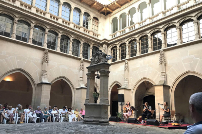 El Convent de Sant Bartomeu de Bellpuig ple s'omple de públic per escoltar Les Kol·lontai