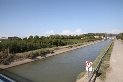 Imagen de archivo de un tramo del canal de Seròs al término municipal de Lleida.