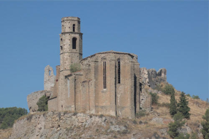 L’església de Santa Maria, en el conjunt patrimonial del castell.