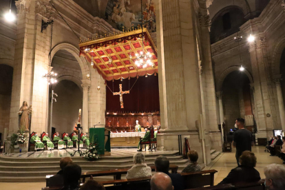 Misa funeral celebrada ayer en la Catedral de Lleida en recuerdo de las víctimas de la pandemia.