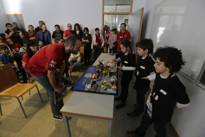 En esta octava edición de la First Lego League de Lleida han participado más de 320 alumnos.