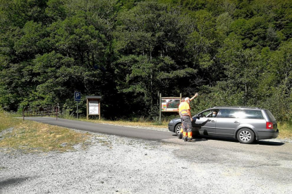 Excursionistas ayer en Montgarri, uno de los parajes más concurridos de la Val d’Aran.