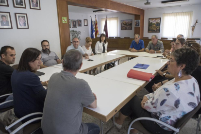 La reunió d’alcaldes i veïns que es va mantenir ahir a Torà.