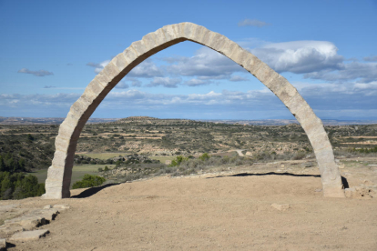 L’Arc d’Adar, una vegada finalitzada la reconstrucció.