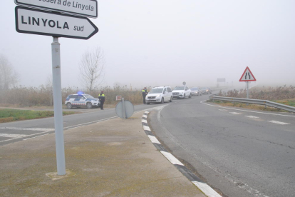 Control de Mossos ayer por la mañana en el acceso sur a Linyola.