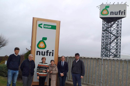 Imagen de la visita a las instalaciones de Nufri en Mollerussa.