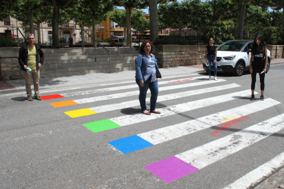 Tàrrega pinta dos passos de vianants amb la bandera LGBTI