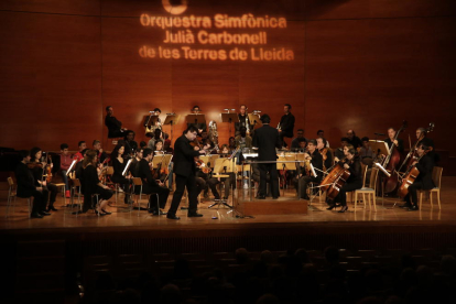 Un moment del concert de l’Orquestra Julià Carbonell, ahir, a l’Auditori.
