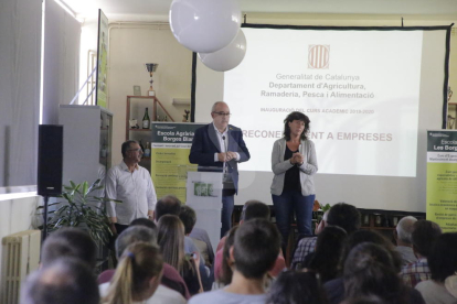 La consellera de Agricultura, Teresa Jordà, y el conseller de Educación, Josep Bargalló, han inaugurado oficialmente en Les Borges Blanques un nuevo curso de las escuelas agrarias.