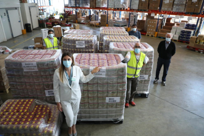 Mercadona va donar ahir al Banc dels Aliments de Lleida un total de 8.000 quilos de llenties.
