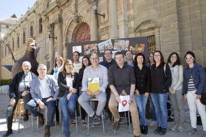 Representantes de los 11 museos colocaron ayer en Cervera sus propuestas en un plafón.