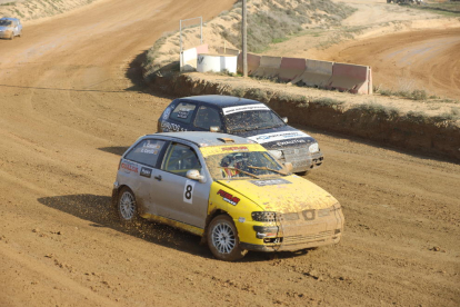 Cotxes de la categoria Speed Car durant una prova d’autocròs disputada al Circuit de la Serra de Mollerussa.