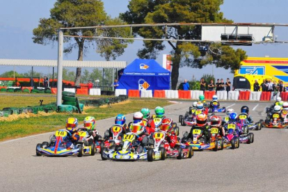 Cotxes de la categoria Speed Car durant una prova d’autocròs disputada al Circuit de la Serra de Mollerussa.