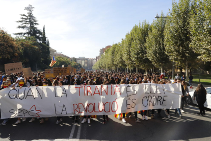 Imagen de la manifestación celebrada ayer por la tarde para pedir la liberación de los detenidos. 