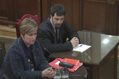 Anna Simó, que está investigada por el Superior de Justicia, acudió ayer a declarar asistida de letrado.