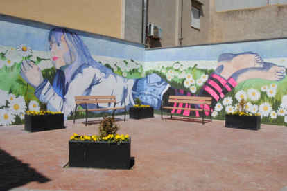 El nou mural d’Ana Pulido a la plaça ca la Pipa.