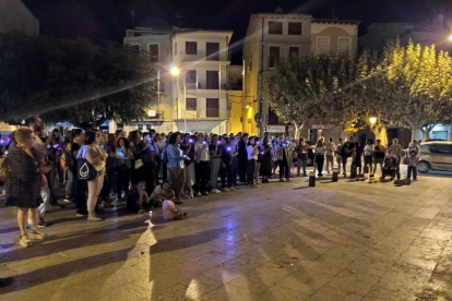 Gairebé un miler de persones es van manifestar ahir contra la violència masclista a la capital de l’Urgell.