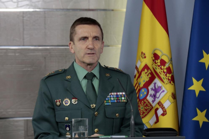 Fotografia facilitada per Moncloa, que mostra al cap d'Estat Major de la Guàrdia Civil, general José Manuel Santiago