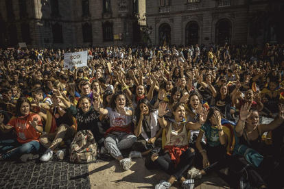 Miles de personas en una de las marchas, en La Garriga.